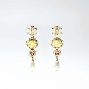 CHANEL Gold Pearl Earrings